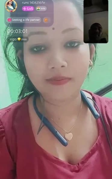 Bengali Chamet Girl Shows Nude Boobs and Fingers Wet Pussy on Call