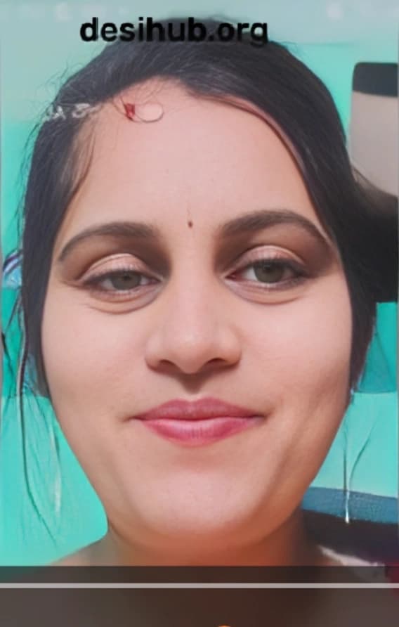 Chamet Desi Bhabhi Full Nude Showing Off Her Wet Pussy and Ass