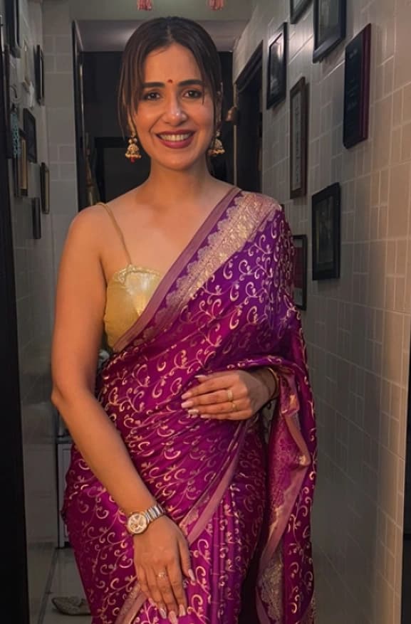 Viral Instagram Model Akshitaa Agnihotri Nude Leaked Live Bath Video with Lesbian Boobs Show